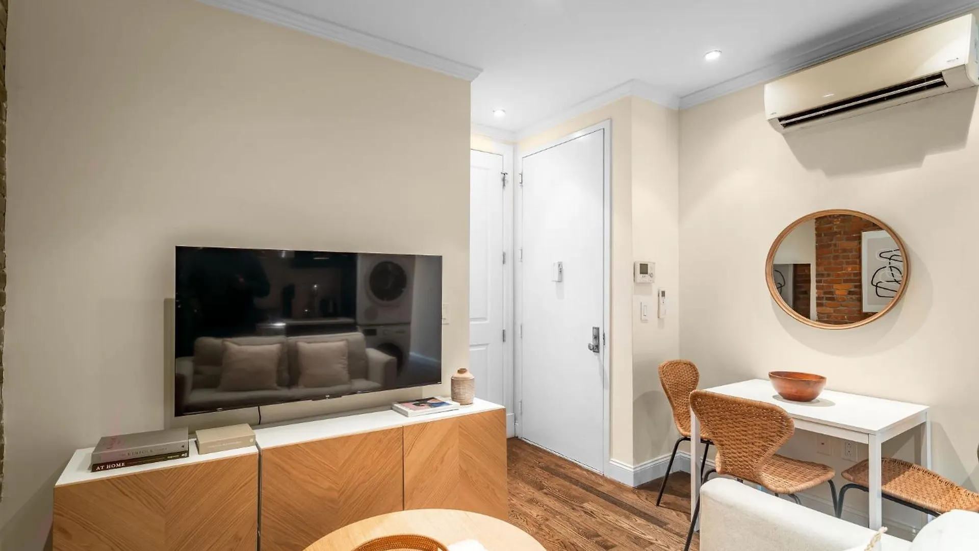 Charming Room Near The Guggenheim With Shared Bath New York