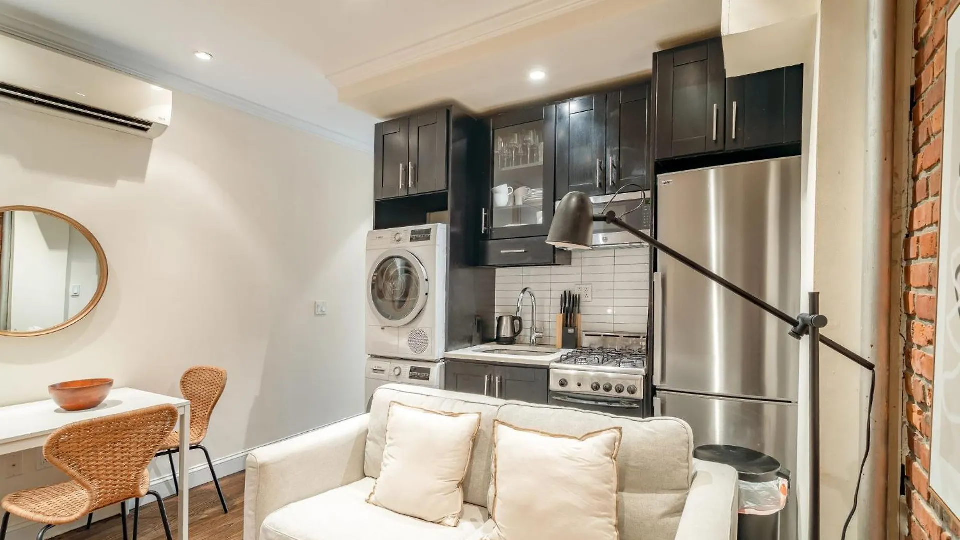 Charming Room Near The Guggenheim With Shared Bath New York